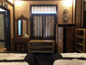 1BD guest house in family compound1, 15 minute walk to yoga barn